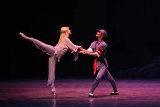 网红舞蹈视频青春斗,跟随网红舞蹈视频，感受青春活力