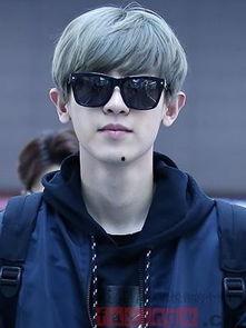 中年男明星头发颜色,揭秘流行发色背后的时尚密码