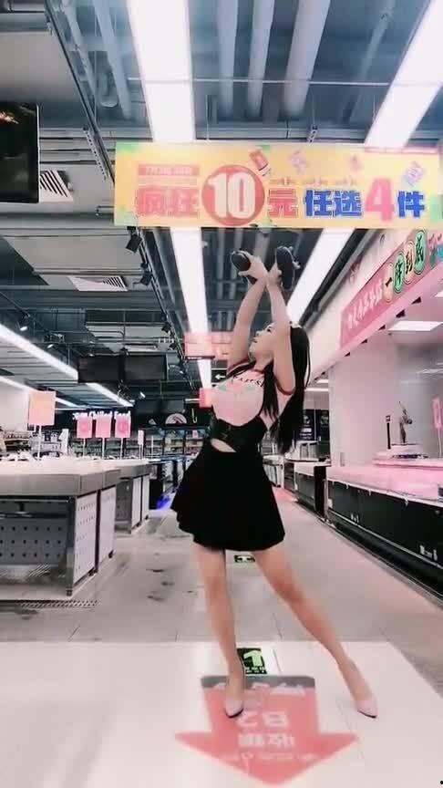 商场跳舞网红,网红引领潮流新风尚