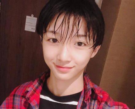 山东17岁男网红,崛起的青春力量