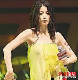 没有穿胸罩外出明星,不穿胸罩外出，明星们的自信裸露时刻