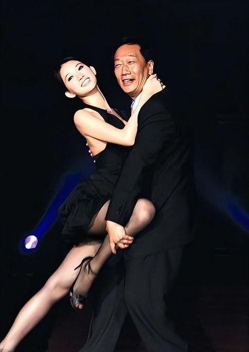 kpop女明星背影,优雅与力量的完美融合