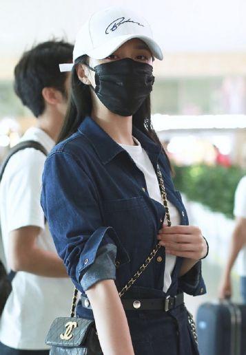 明星男友戴口罩图片,神秘魅力引关注